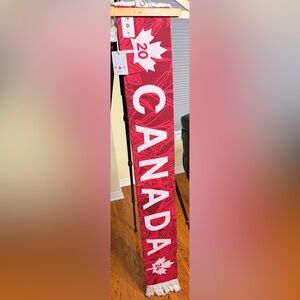 GORGEOUS LULULEMON OLYMPIC
SCARF!!!